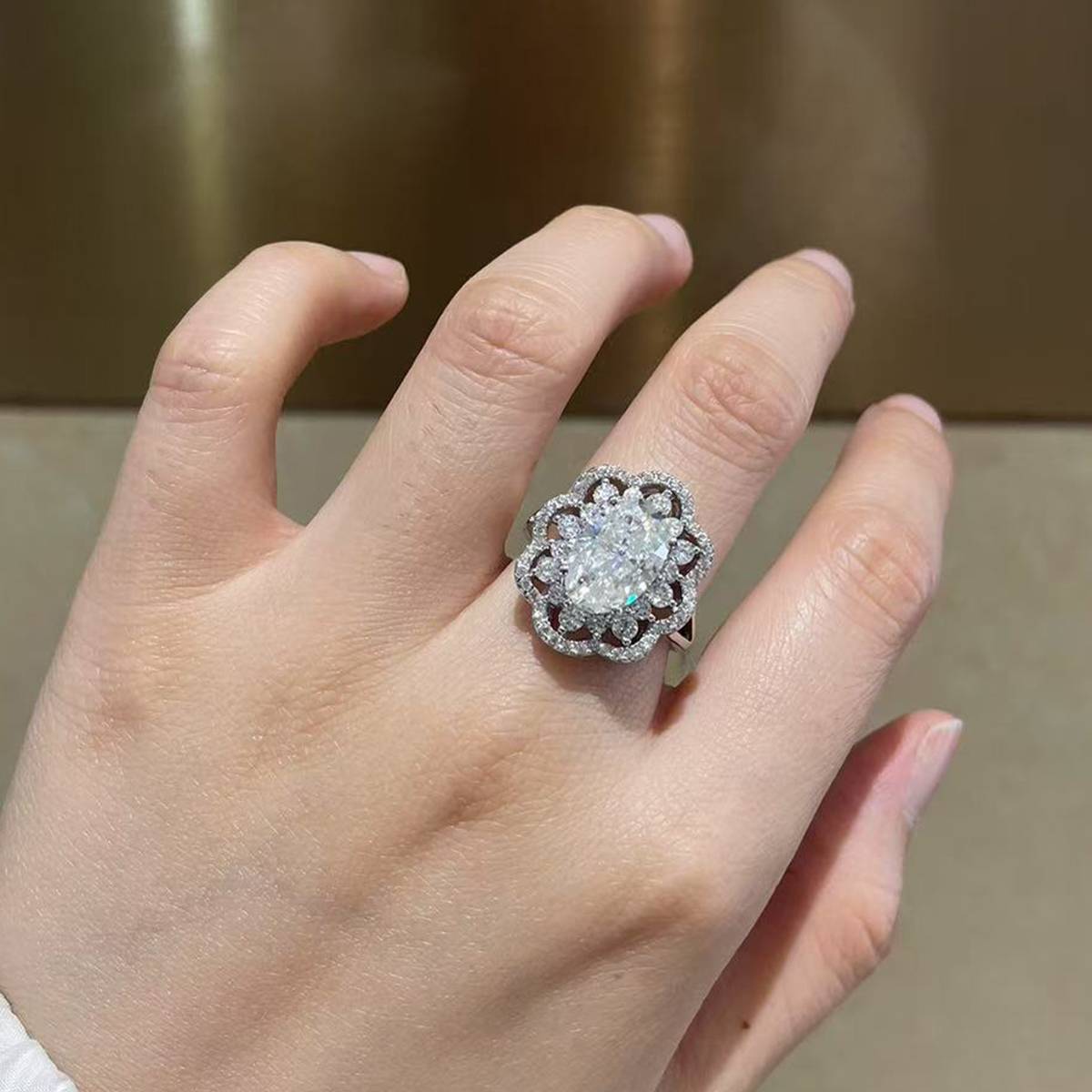 Deluxe Egg shaped Women's Ring S925 Silver Plated Platinum Customized Selection Main Stone Moissanite Diamond 4.5ct/Secondary Stone High Carbon Diamond